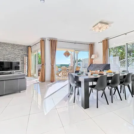Superbe Climatisee Avec Piscine Chauffee-terrasse-vue Mer Et Montagne Nice